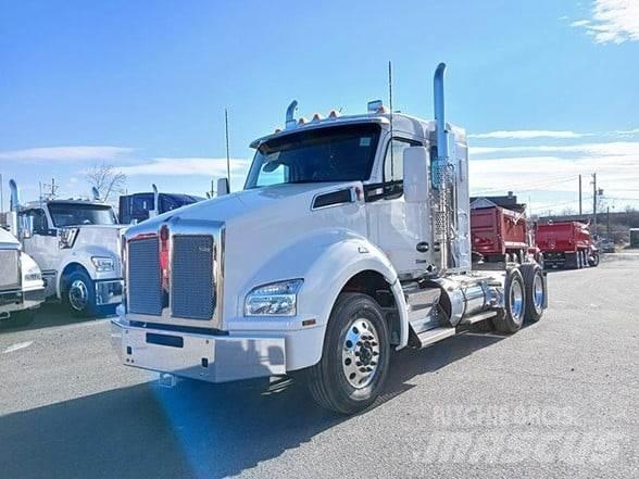 Kenworth T880 Truck Tractor Units
