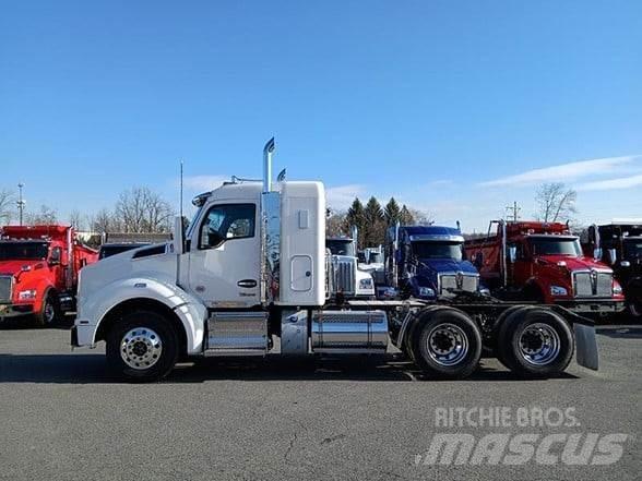 Kenworth T880 Truck Tractor Units