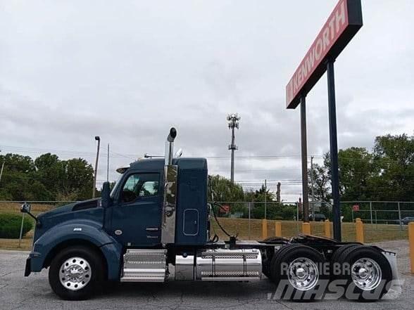 Kenworth T880 Truck Tractor Units