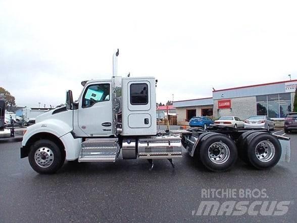 Kenworth T880 Truck Tractor Units