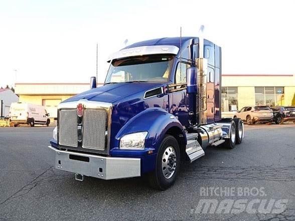 Kenworth T880 Truck Tractor Units