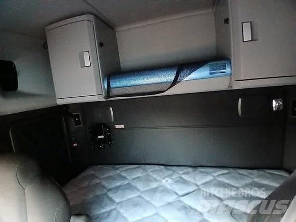 Kenworth T880 Truck Tractor Units