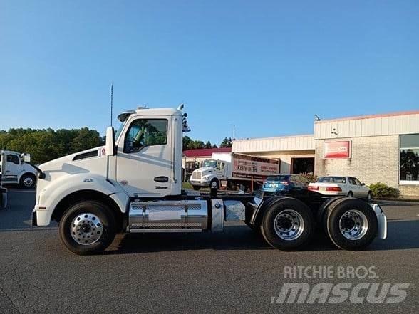 Kenworth T880 Truck Tractor Units