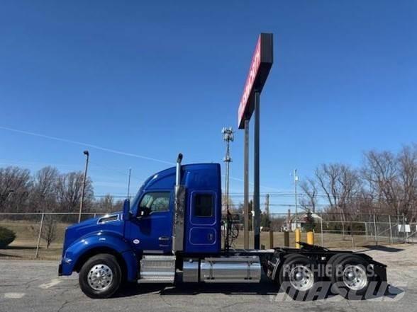 Kenworth T880 Truck Tractor Units