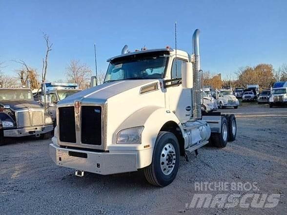 Kenworth T880 Truck Tractor Units