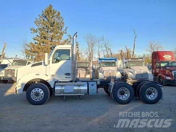 Kenworth T880 Truck Tractor Units