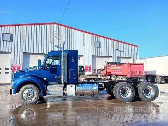 Kenworth T880 Truck Tractor Units