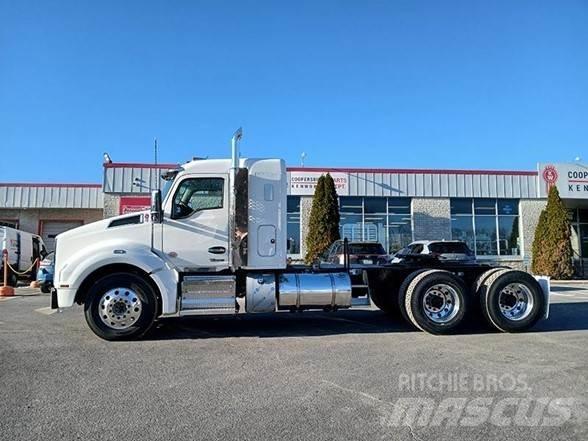 Kenworth T880 Truck Tractor Units