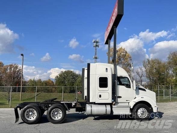 Kenworth T880 Truck Tractor Units