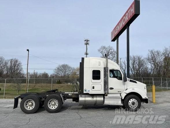 Kenworth T880 Truck Tractor Units