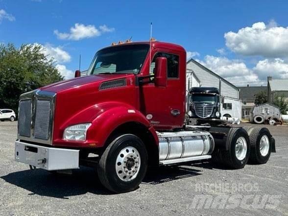 Kenworth T880 Truck Tractor Units