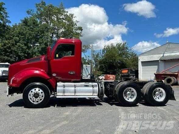 Kenworth T880 Truck Tractor Units