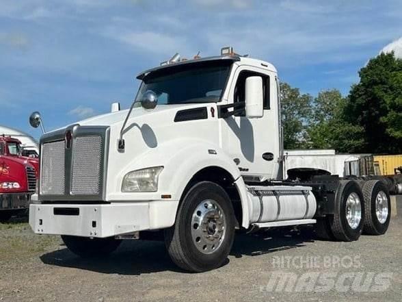 Kenworth T880 Truck Tractor Units