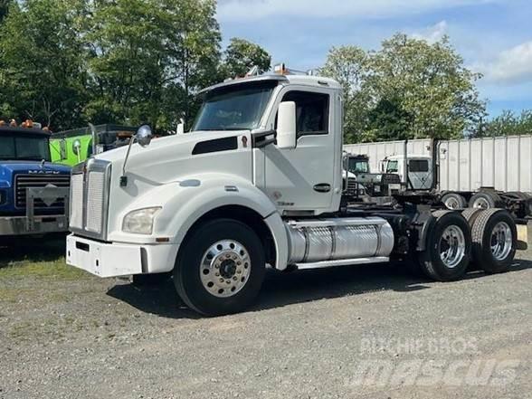 Kenworth T880 Truck Tractor Units