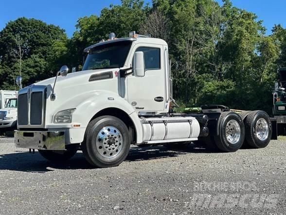 Kenworth T880 Truck Tractor Units