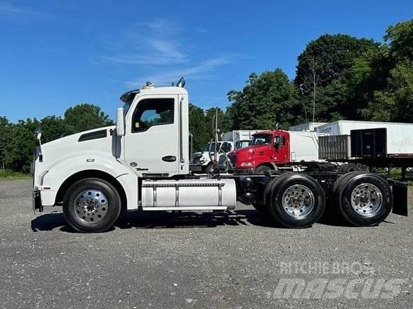 Kenworth T880 Truck Tractor Units