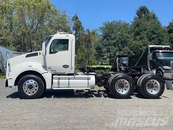 Kenworth T880 Truck Tractor Units