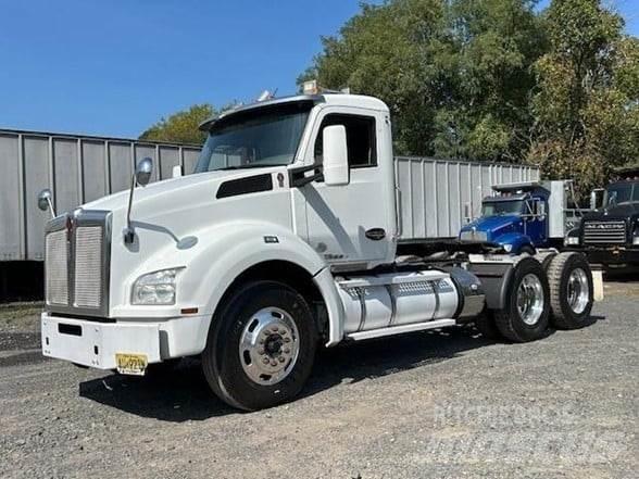 Kenworth T880 Truck Tractor Units