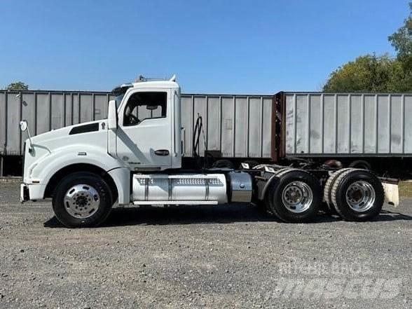 Kenworth T880 Truck Tractor Units