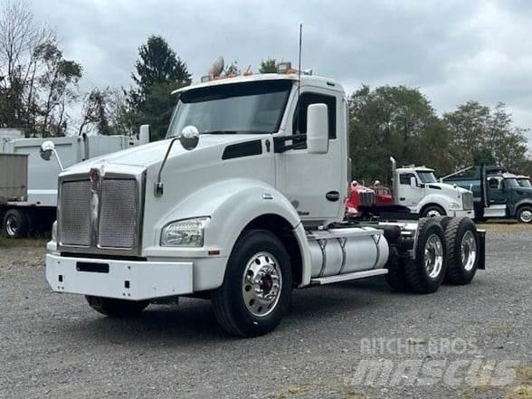 Kenworth T880 Truck Tractor Units