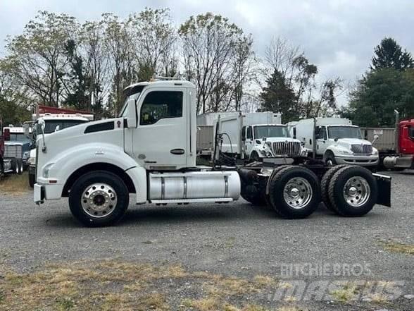 Kenworth T880 Truck Tractor Units