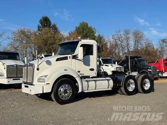 Kenworth T880 Truck Tractor Units