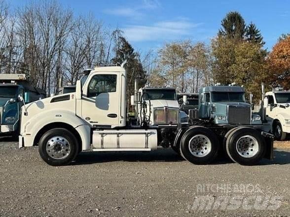 Kenworth T880 Truck Tractor Units