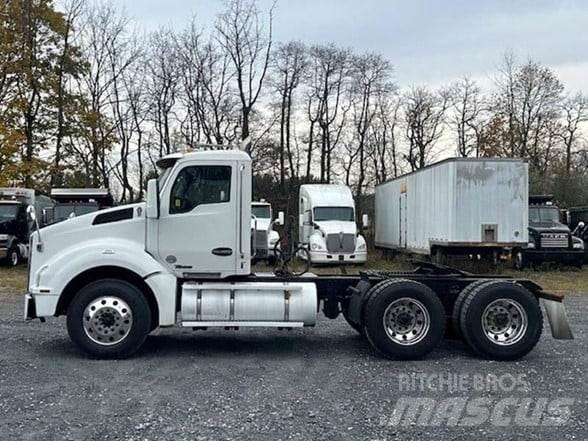 Kenworth T880 Truck Tractor Units