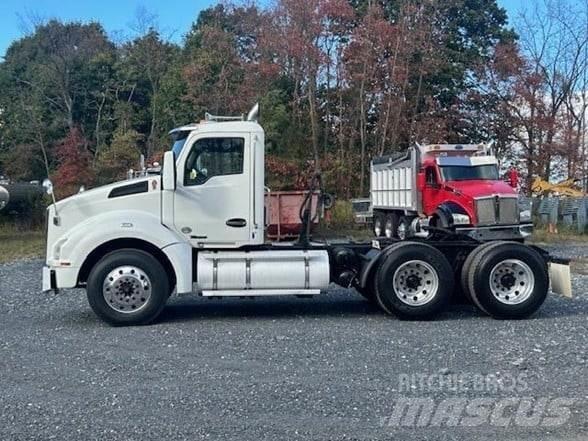 Kenworth T880 Truck Tractor Units