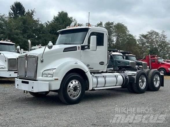 Kenworth T880 Truck Tractor Units