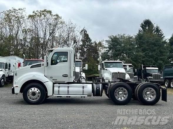 Kenworth T880 Truck Tractor Units