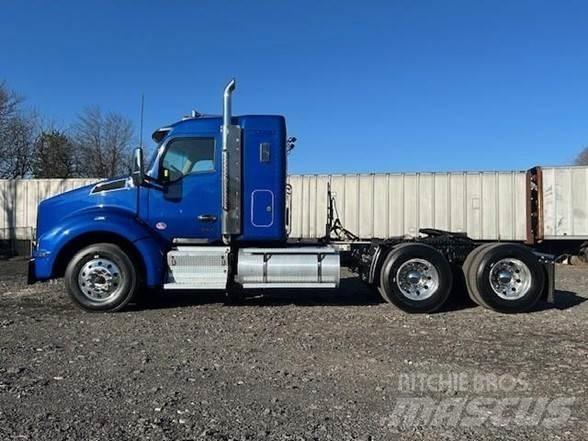 Kenworth T880 Truck Tractor Units