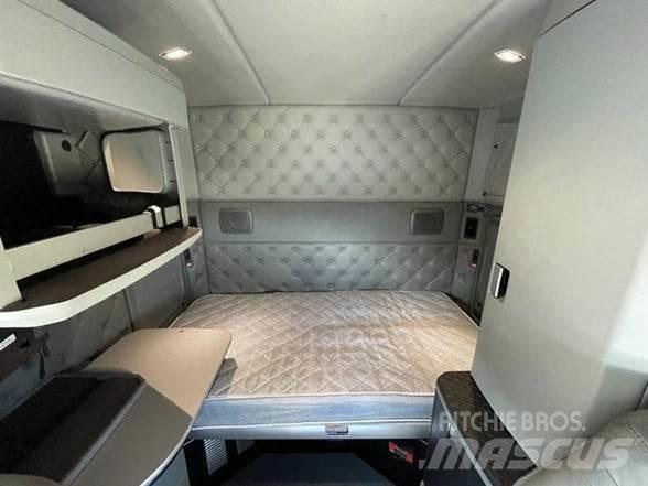 Kenworth T880 Truck Tractor Units