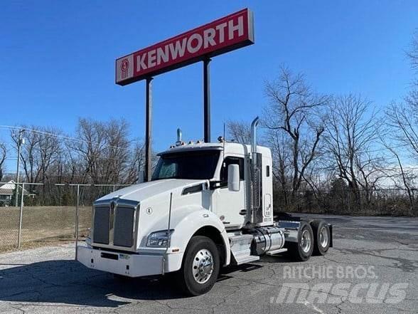 Kenworth T880 Truck Tractor Units