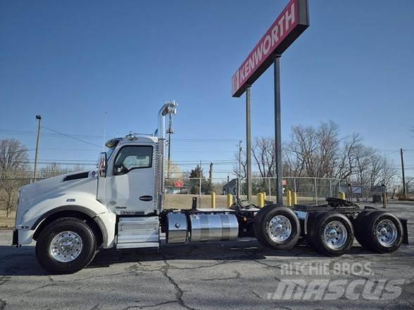 Kenworth T880 Truck Tractor Units