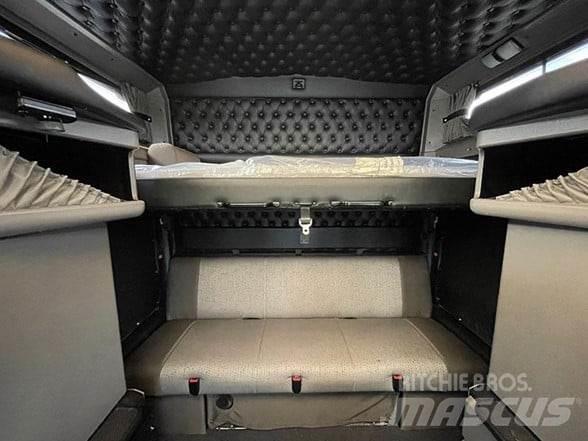 Kenworth W900 Truck Tractor Units