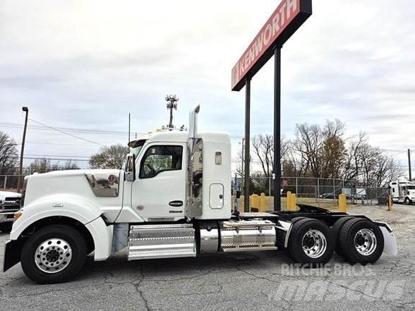 Kenworth W990 Truck Tractor Units