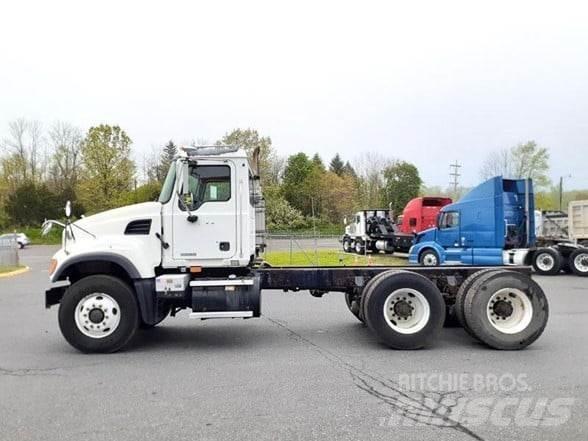 Mack GRANITE CV713 Chassis Cab trucks