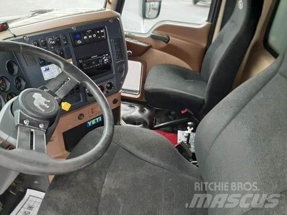 Mack GRANITE GU713 Tipper trucks