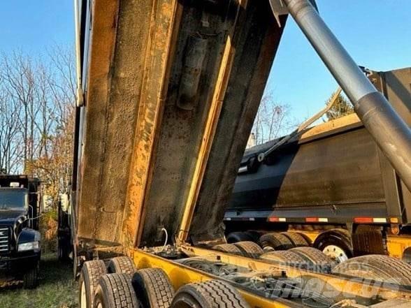 Mack GRANITE GU713 Tipper trucks