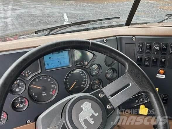 Mack GRANITE GU713 Tipper trucks