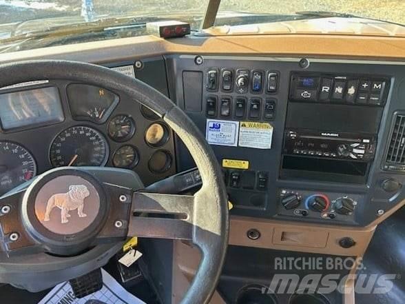 Mack GRANITE GU713 Tipper trucks