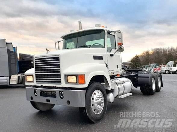 Mack PINNACLE CHU613 Truck Tractor Units