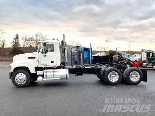 Mack PINNACLE CHU613 Truck Tractor Units