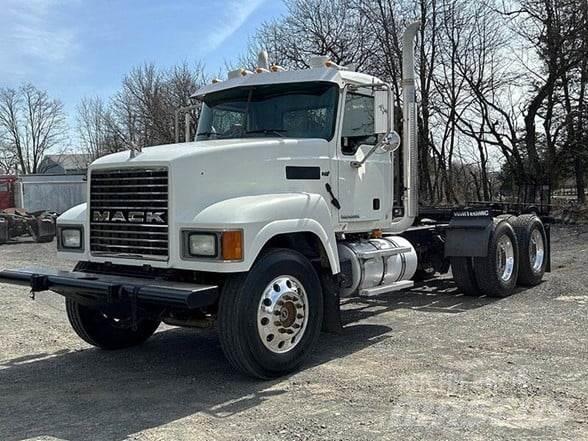 Mack PINNACLE CHU613 Truck Tractor Units