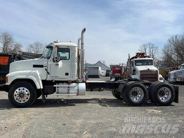 Mack PINNACLE CHU613 Truck Tractor Units
