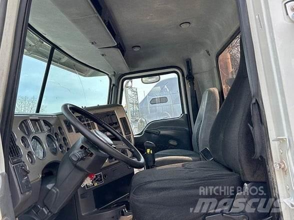 Mack PINNACLE CHU613 Truck Tractor Units