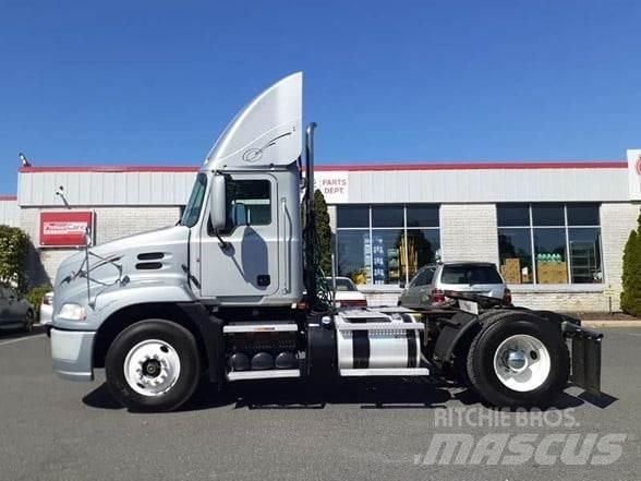 Mack PINNACLE CXU612 Truck Tractor Units