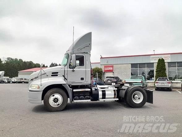 Mack PINNACLE CXU612 Truck Tractor Units