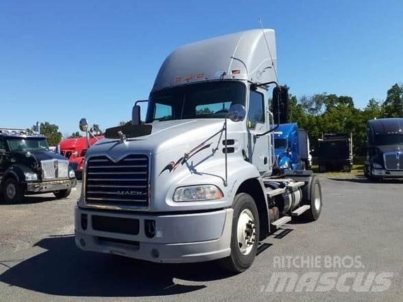 Mack PINNACLE CXU612 Truck Tractor Units